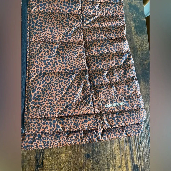 Lands’End Puffer Vest leopard Print - Picture 10 of 15